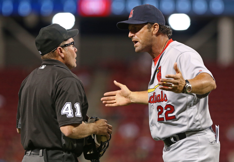 Illustration for article titled Umpire Jerry Meals Is Small, Most Baseball Men Are Large: Physical Comedy Ensues